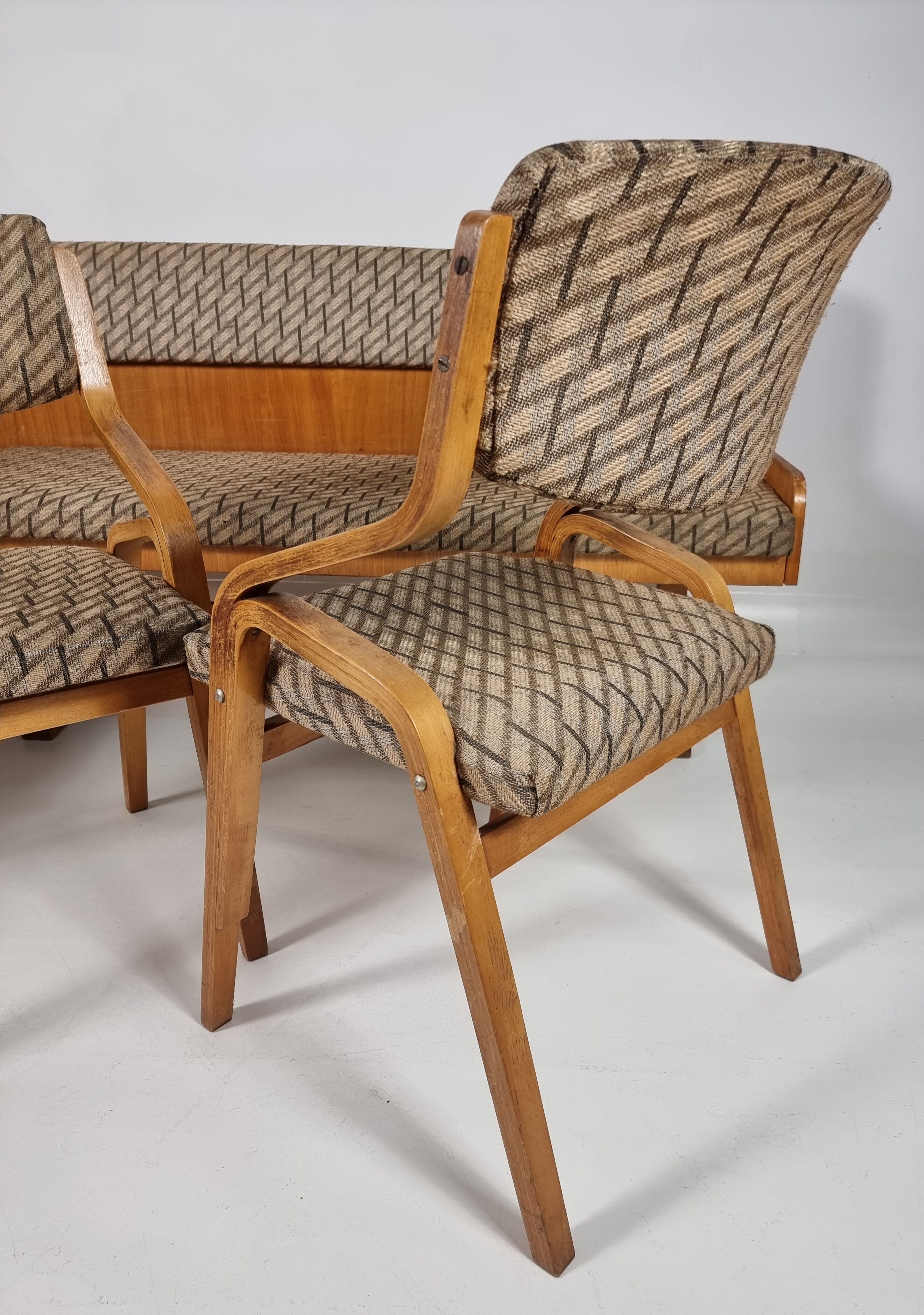 Canapé d’angle et 2 chaises par Ludvik Volak pour Drevopodnik Holesov, années 1960