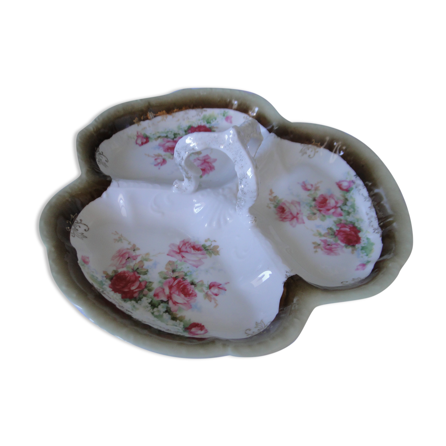 Servant beggar old porcelain 3 compartments small roses on white background