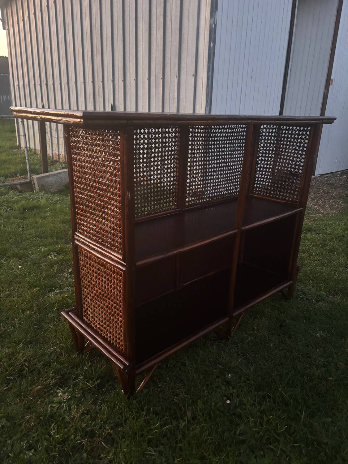 Rattan bar