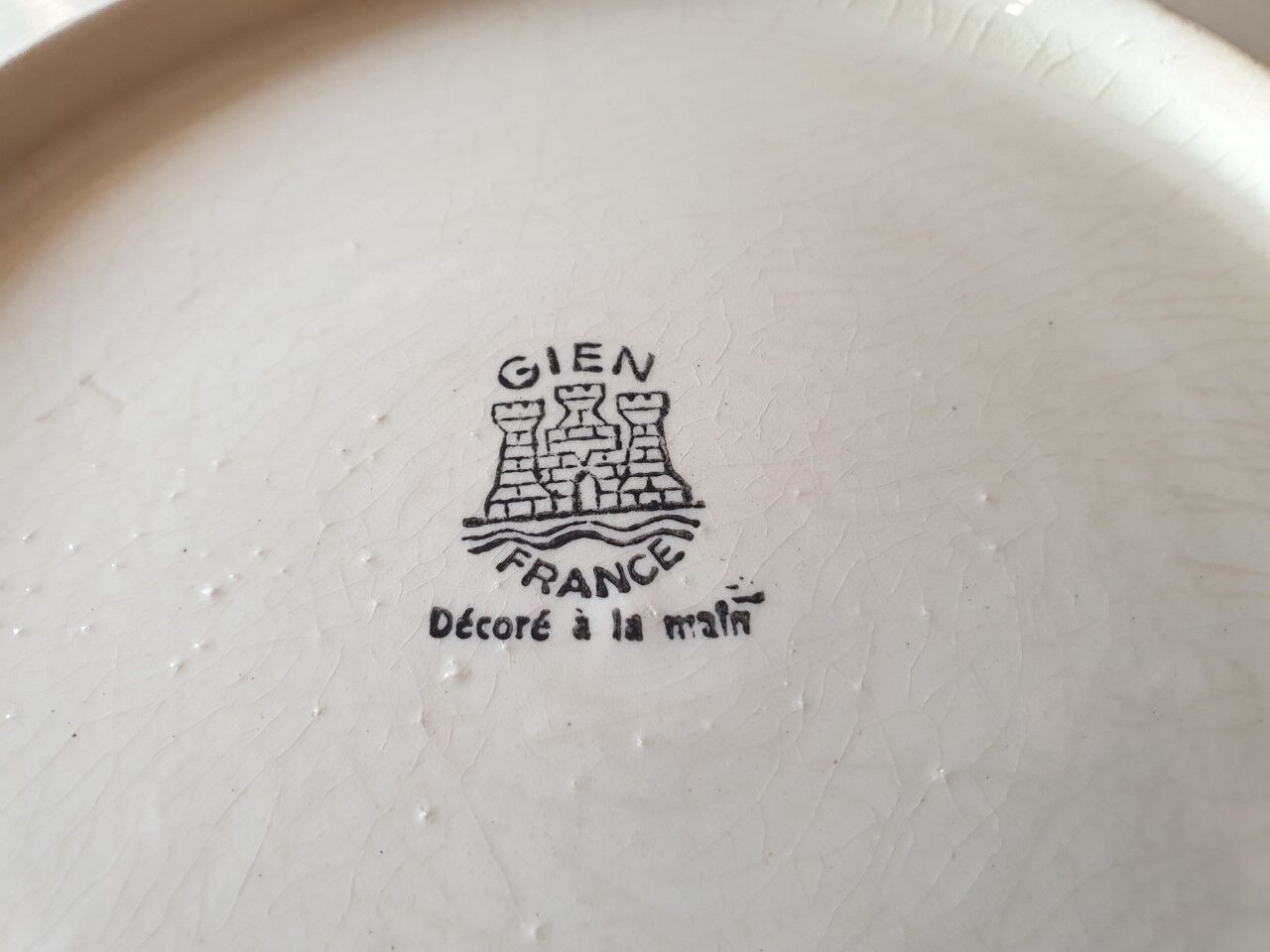 Ancient dish Gien