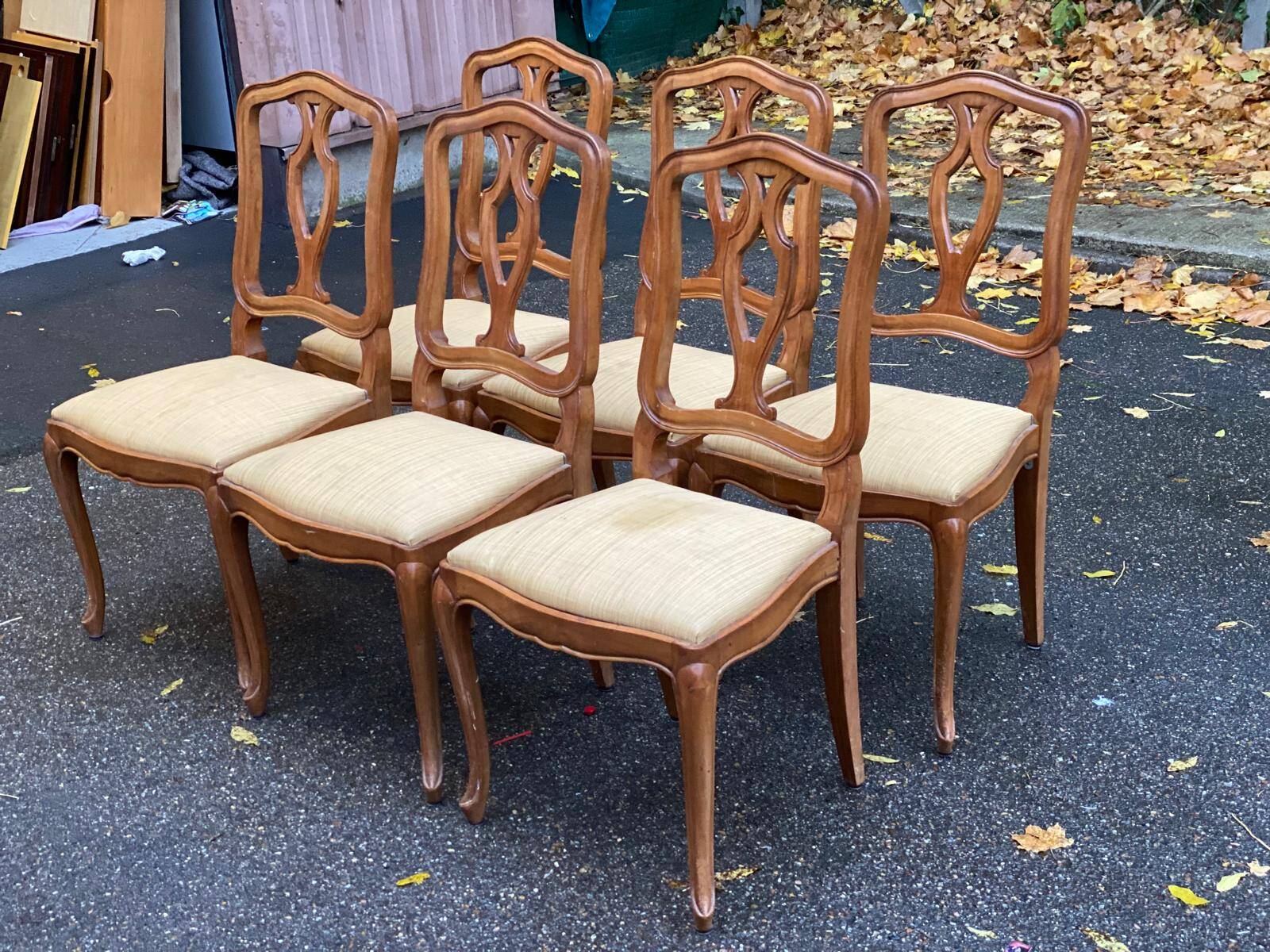 6 chaises Louis XV style régence en bois massif et tissu jaune beige