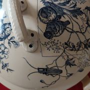 antique soup tureen Terre de Feu 1920/1930 with a decoration of birds and insects