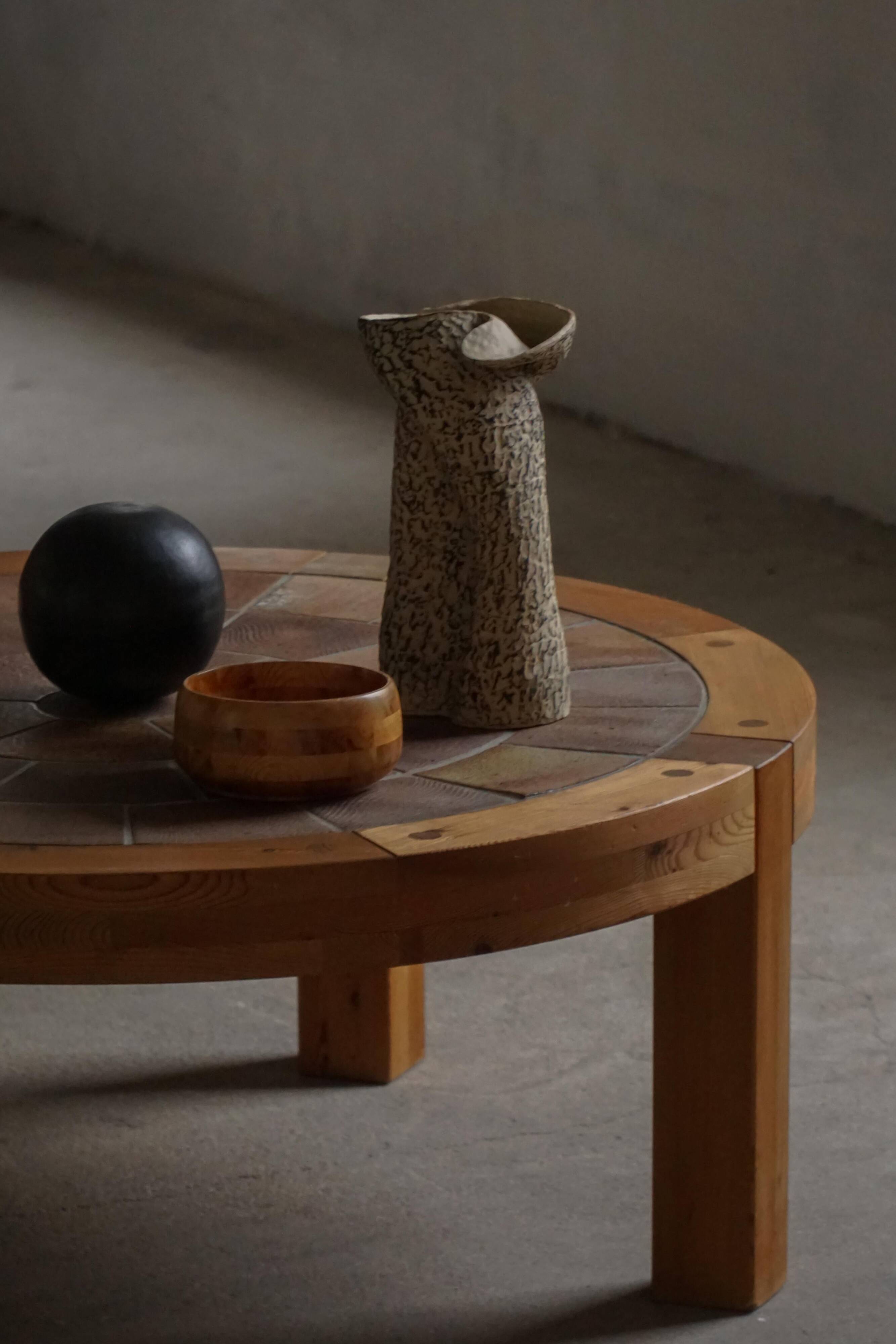 Sallingboe, Design/One, Large round coffee table in pine and ceramic, 1970