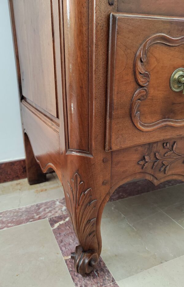 Ancienne commode provencale en noyer