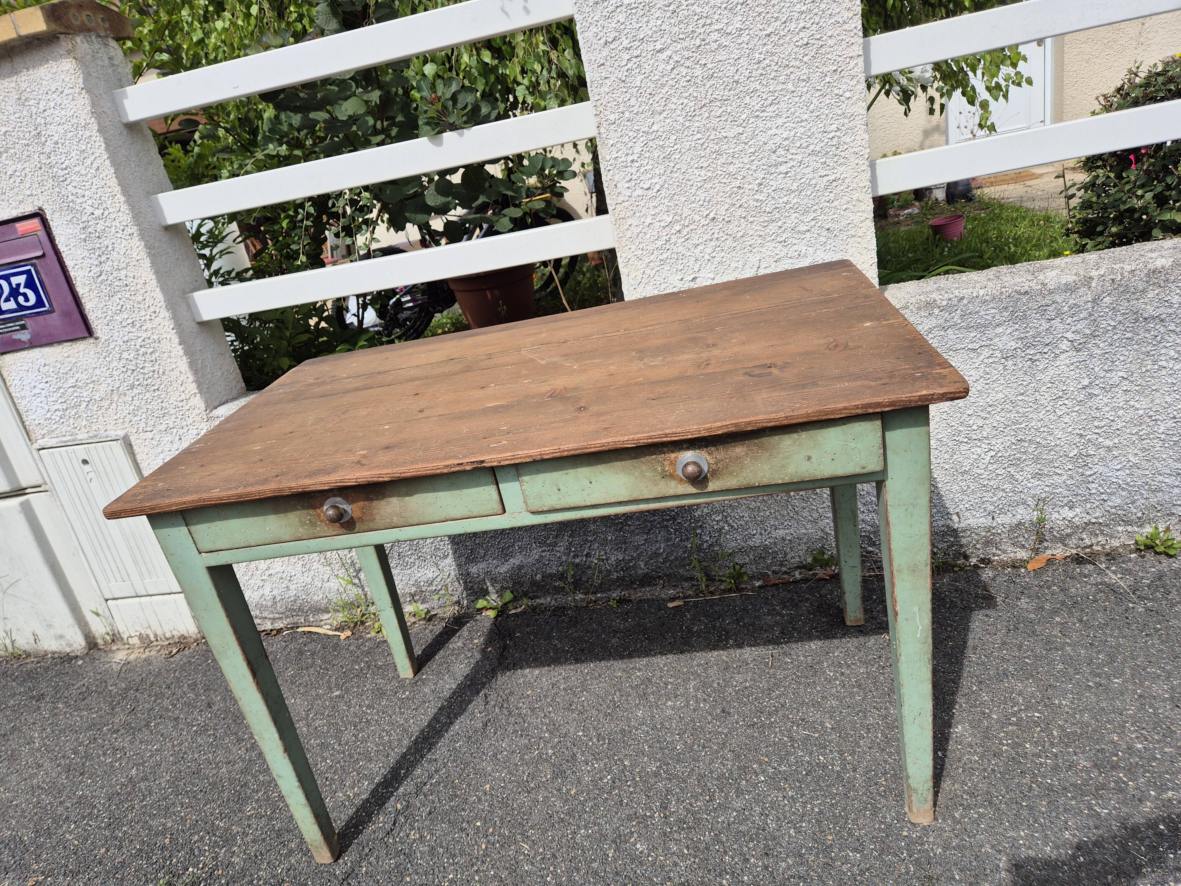 Table de ferme vintage plateau bois et bas vert, 2 tiroirs