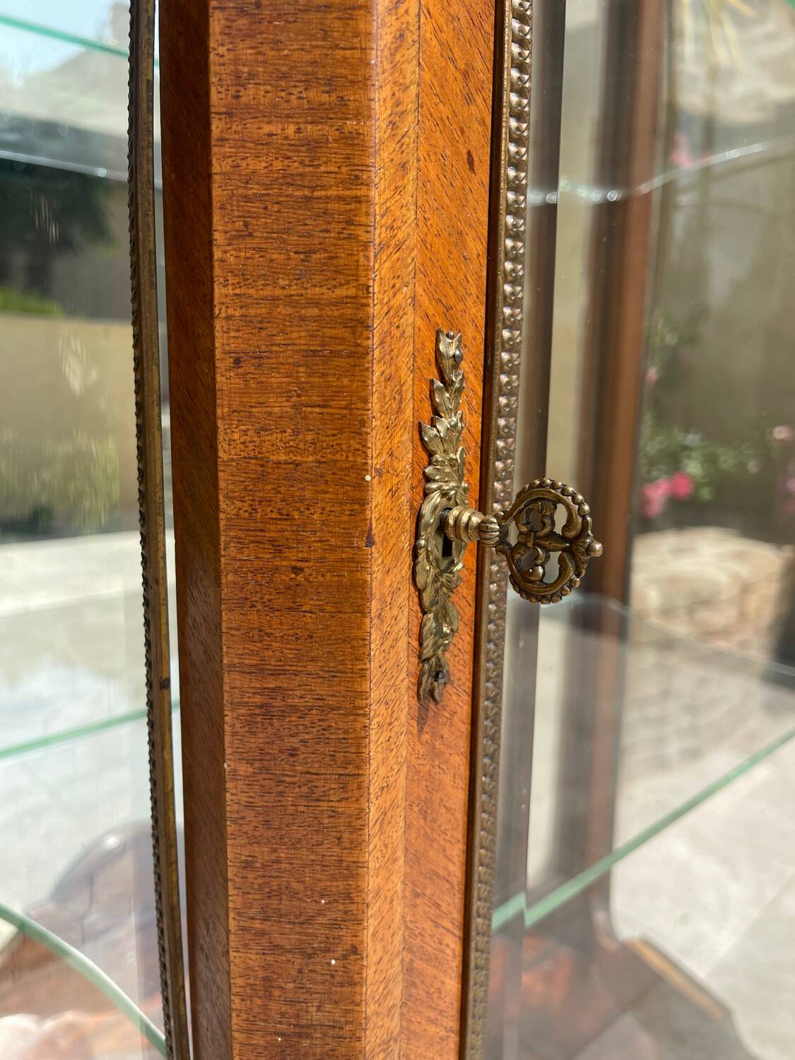 Vitrine en Marqueterie Style Louis XV