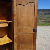 Armoire ancienne tout en noyer