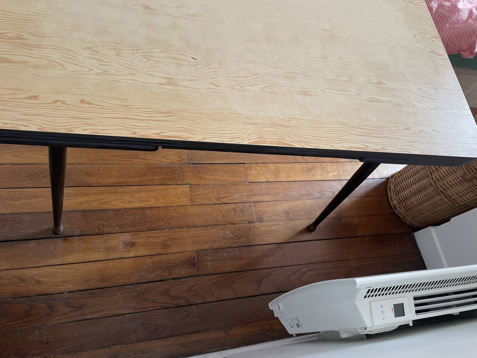 Table in Formica