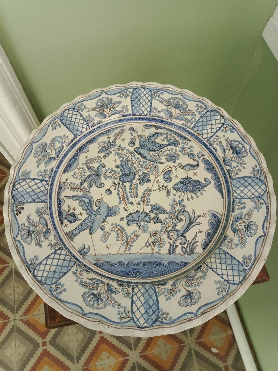 Decorative earthenware dish