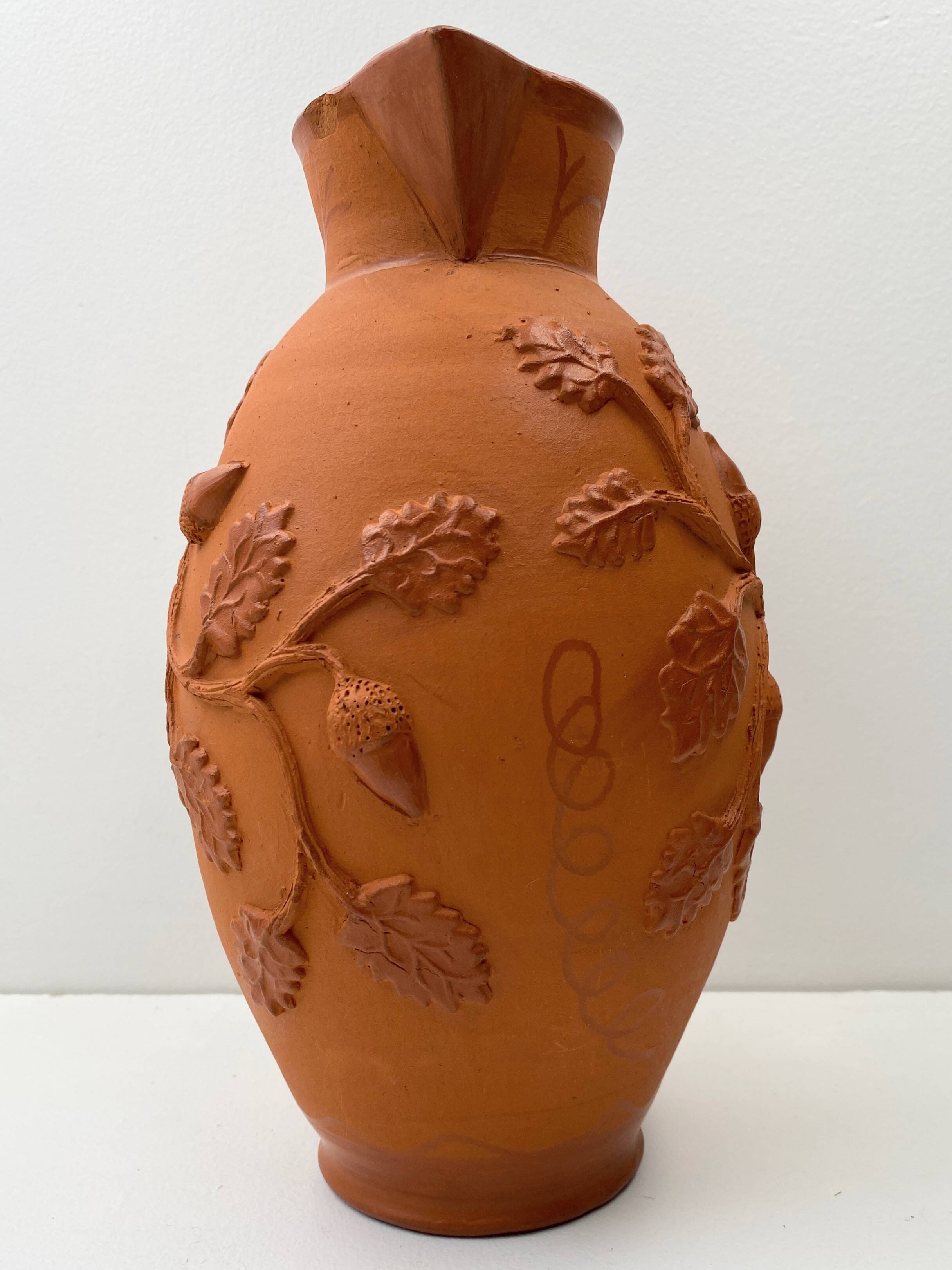 Vase Cruche en terre cuite vintage avec ornement végétale
