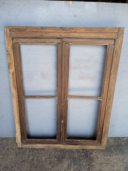 18th century chestnut window 107/83cm