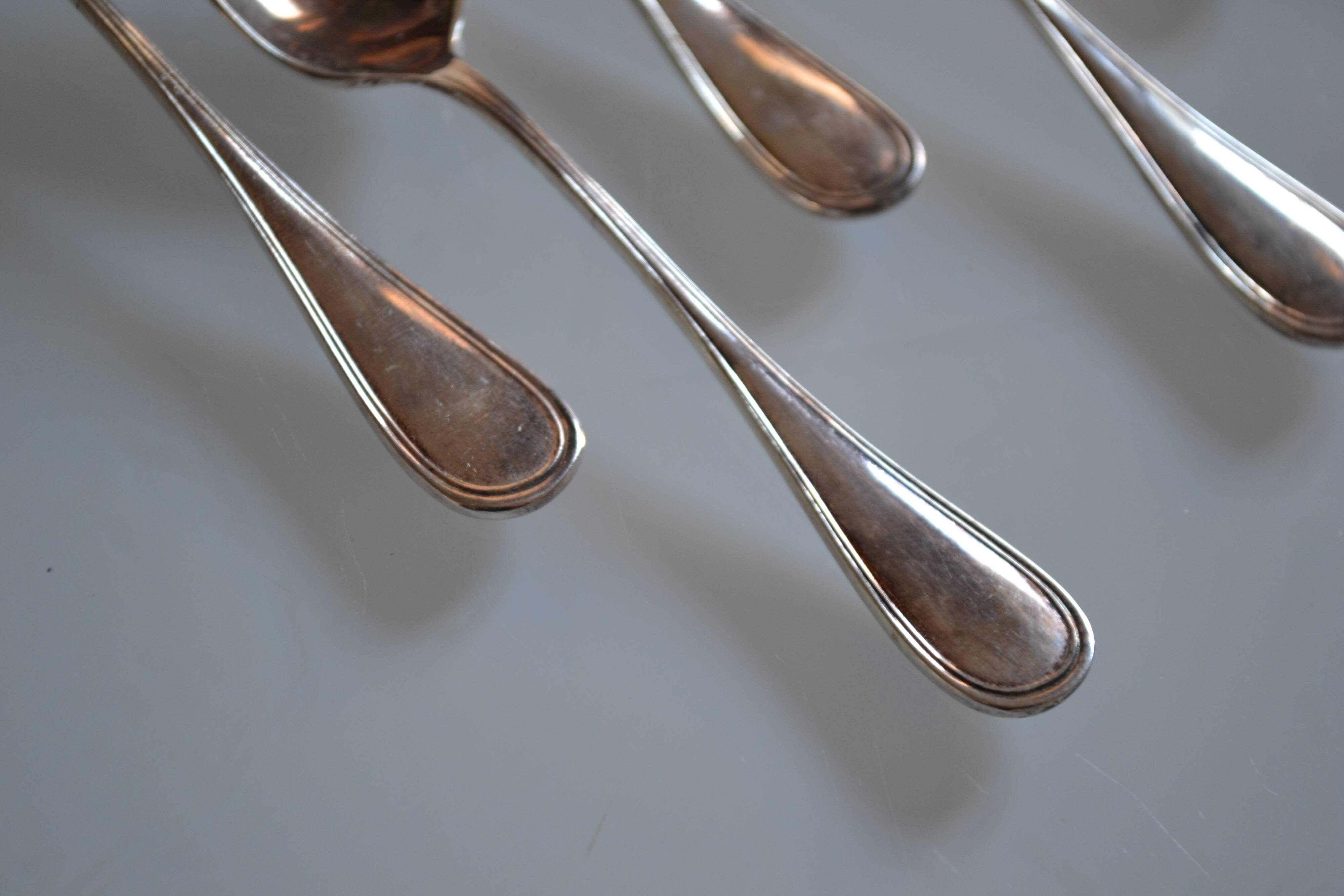 12 Silver-plated metal mocha spoons