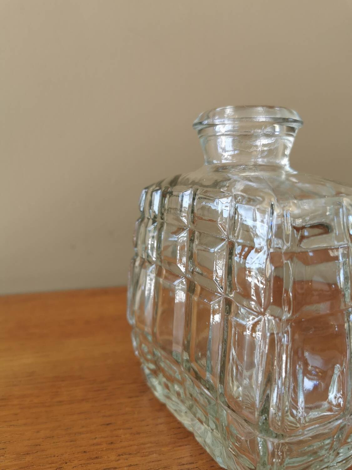 Carafe en verre forme flacon de parfum