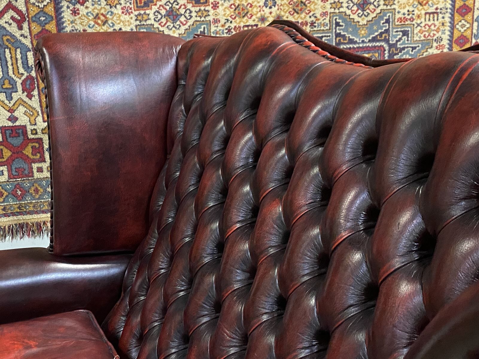 Chesterfield 2-seater leather-eared sofa from the 80s