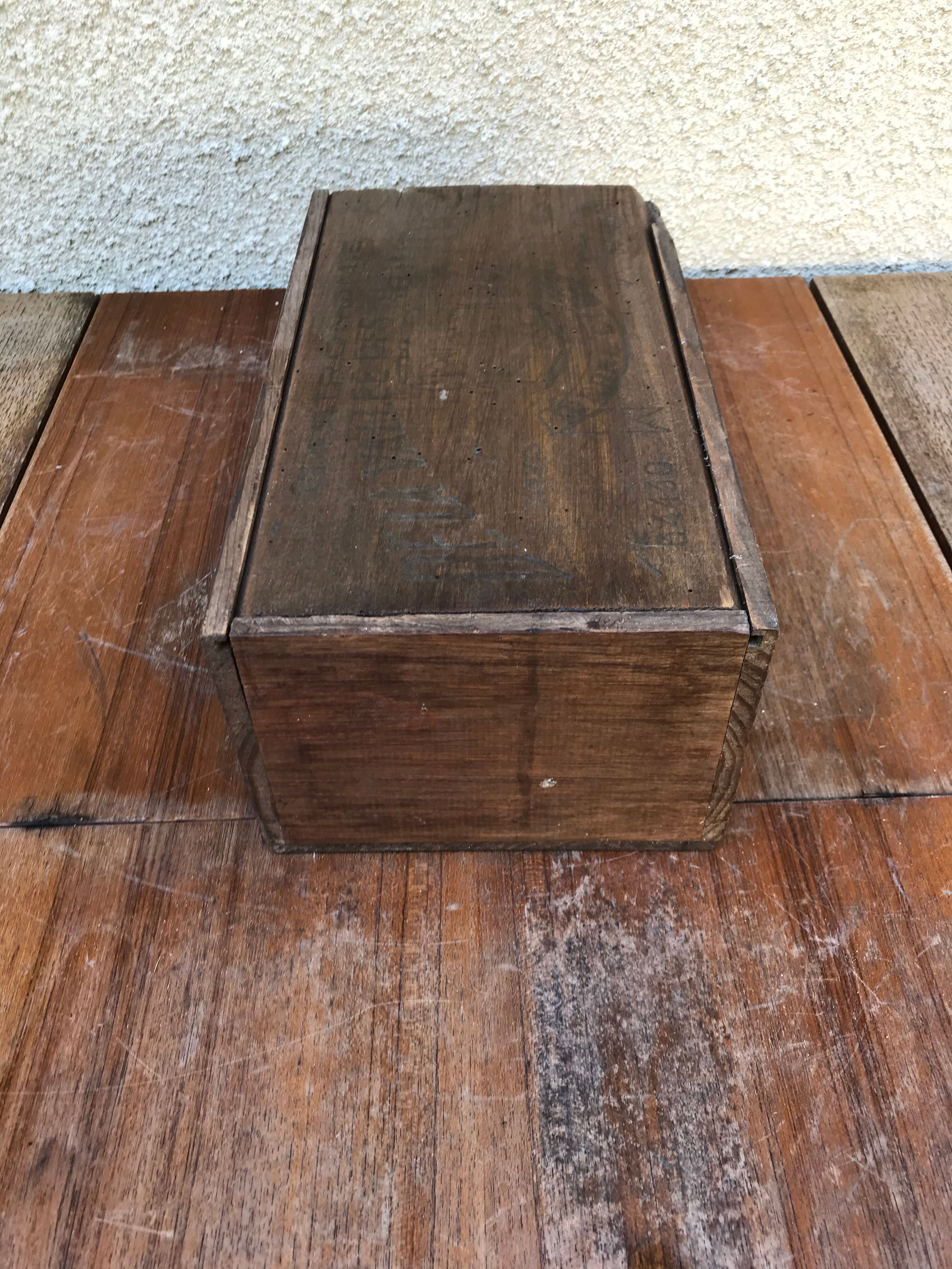 Boite rangement en bois pays basque avec couvercle vintage