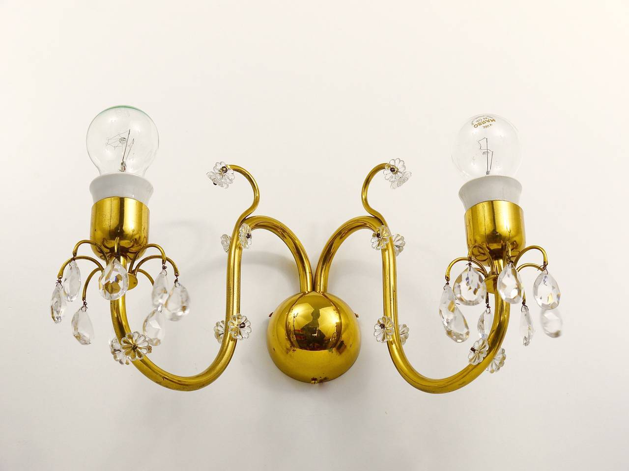Lobmeyr Vienna Belle large wall sconce in brass and crystal, Austria, 1950s