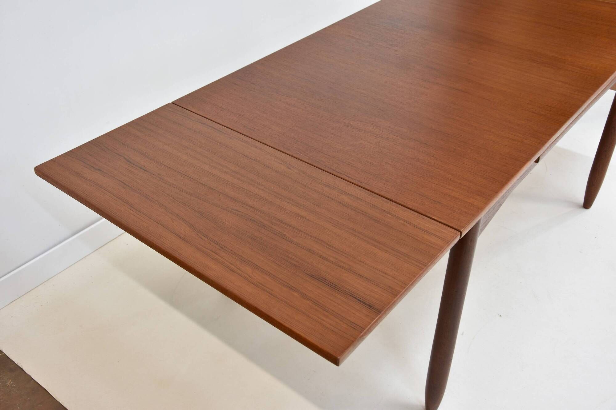 Vintage teak extendable Scandinavian table from the 1960s.