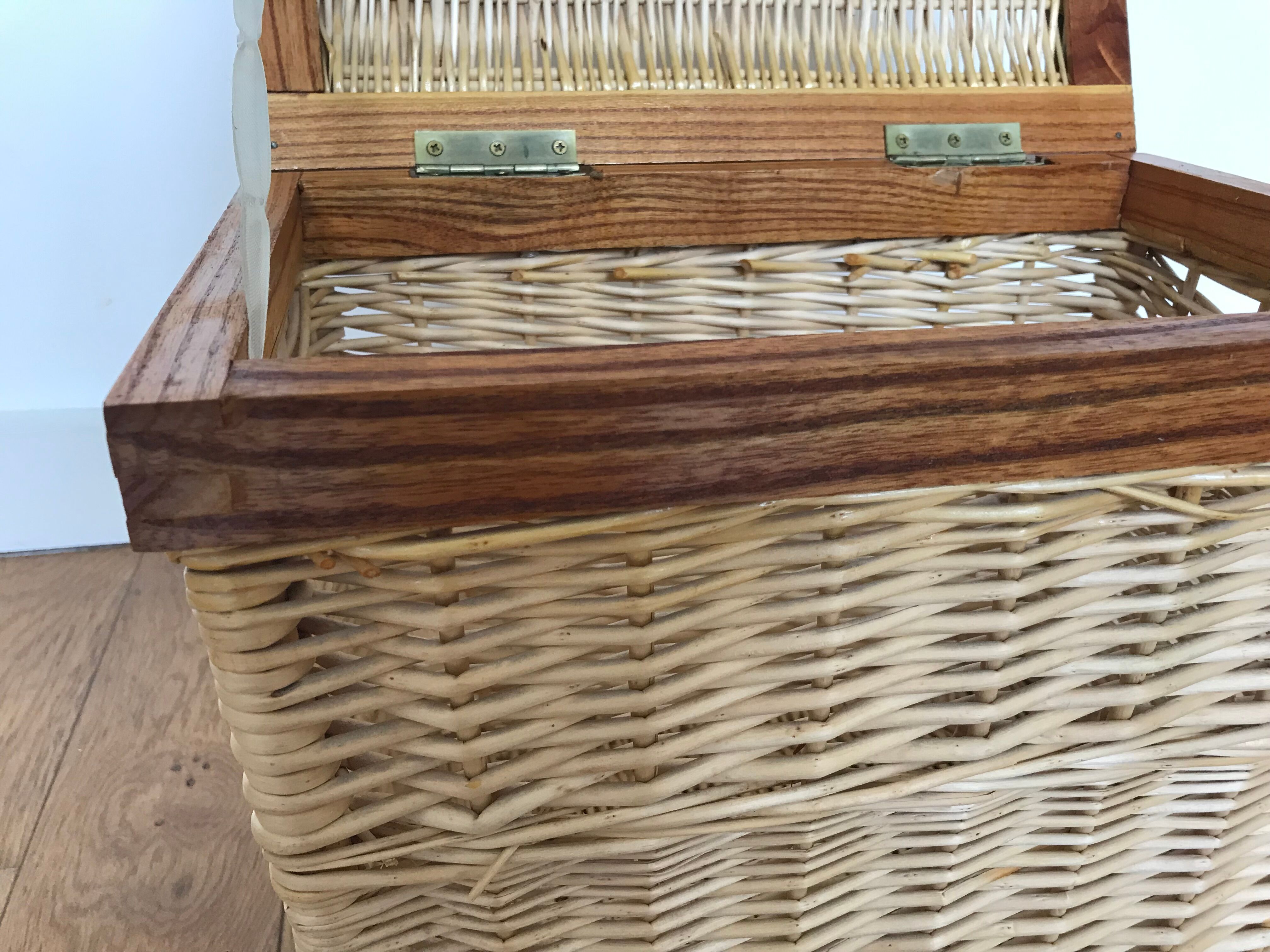 Wicker trunk