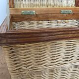 Wicker trunk