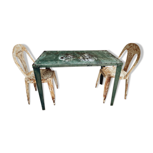 Table en fer pour meubles de jardin industriels et chaises Tolix