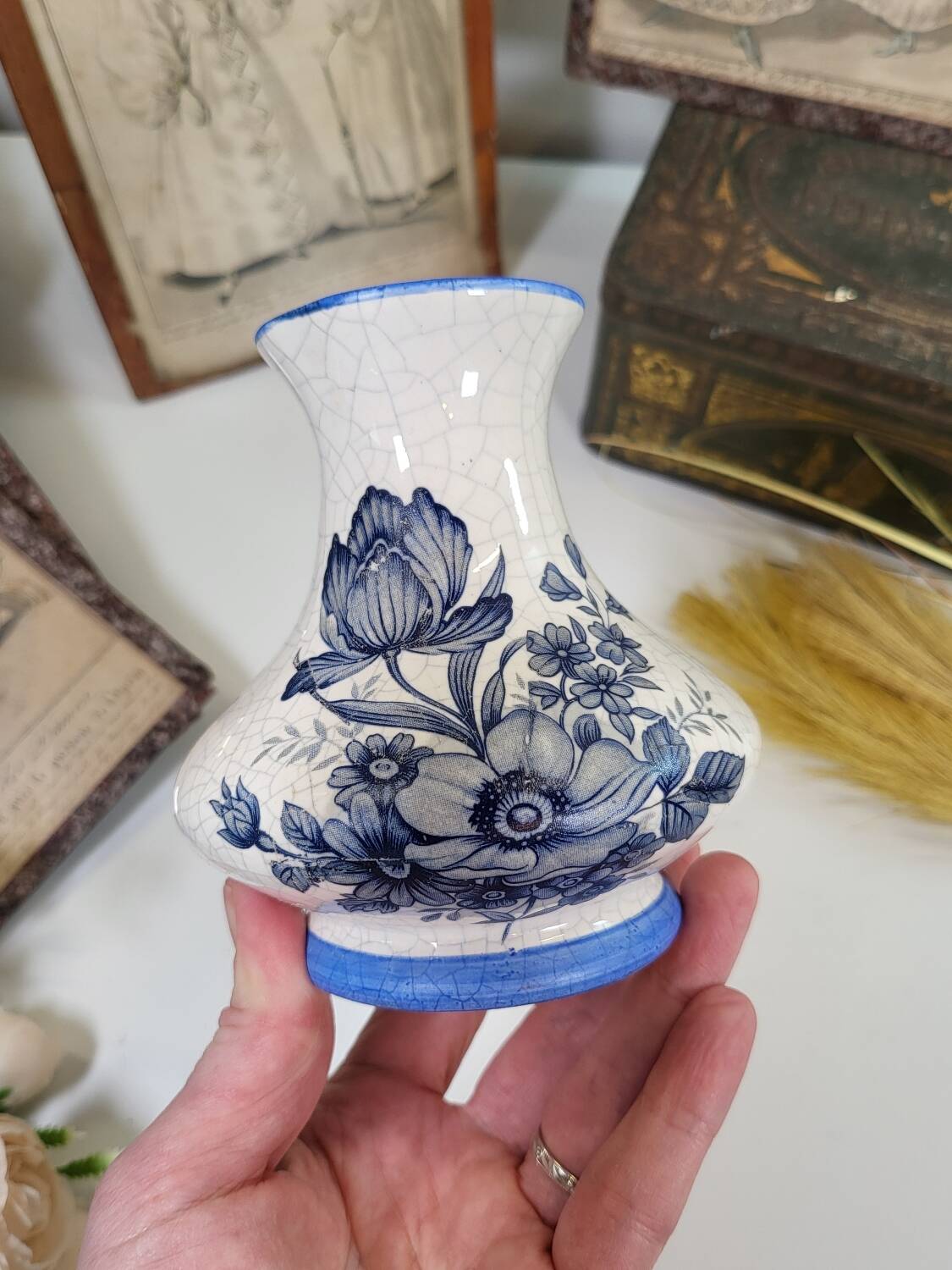 Small ceramic vase with cracked look