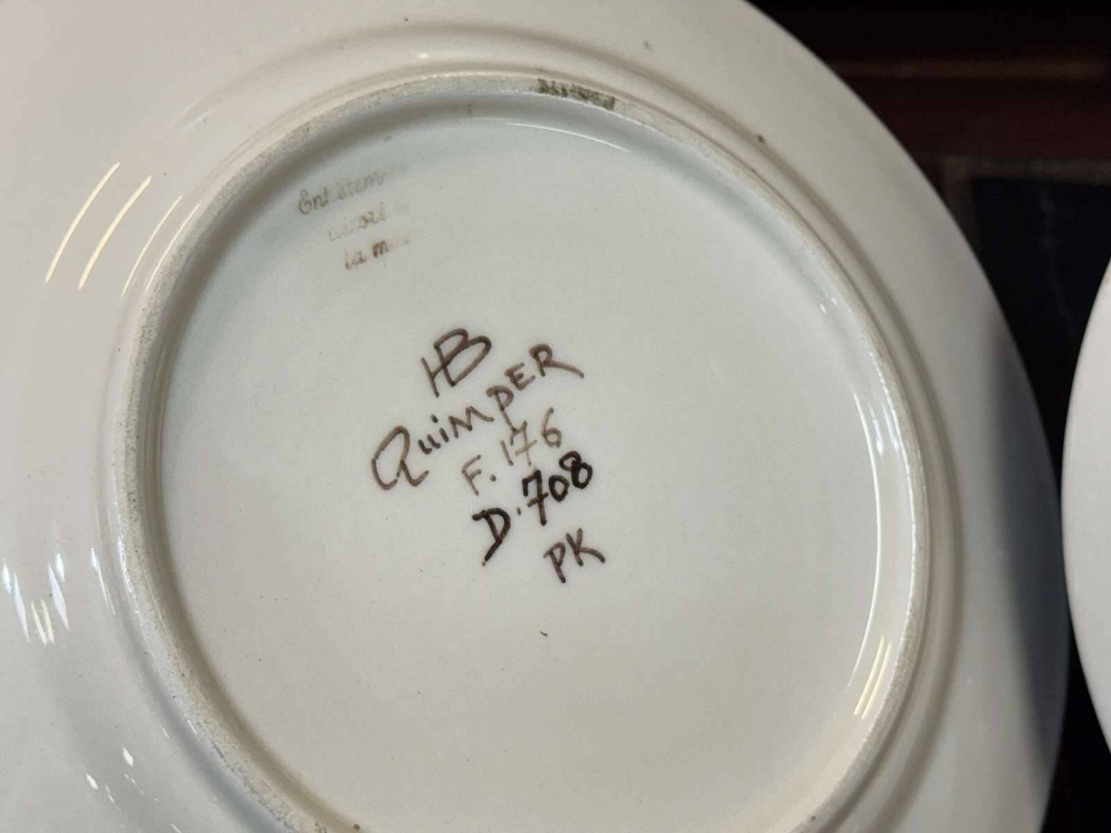 Pair of Quimper earthenware plates with pearl decoration from the 1950s.