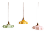 Trio de suspensions Art Déco en opaline colorée, années 1930