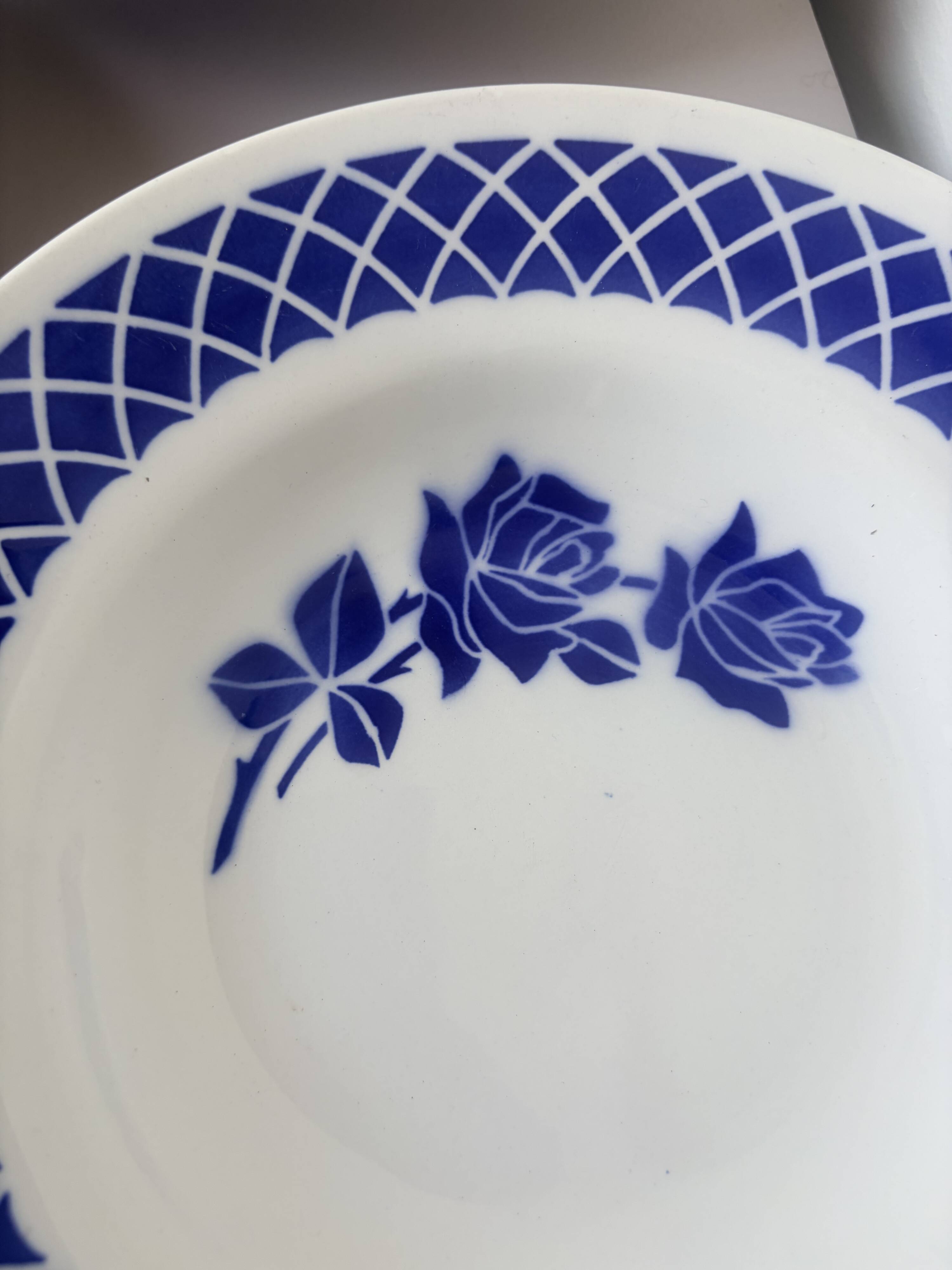 3 vintage deep plates 220638