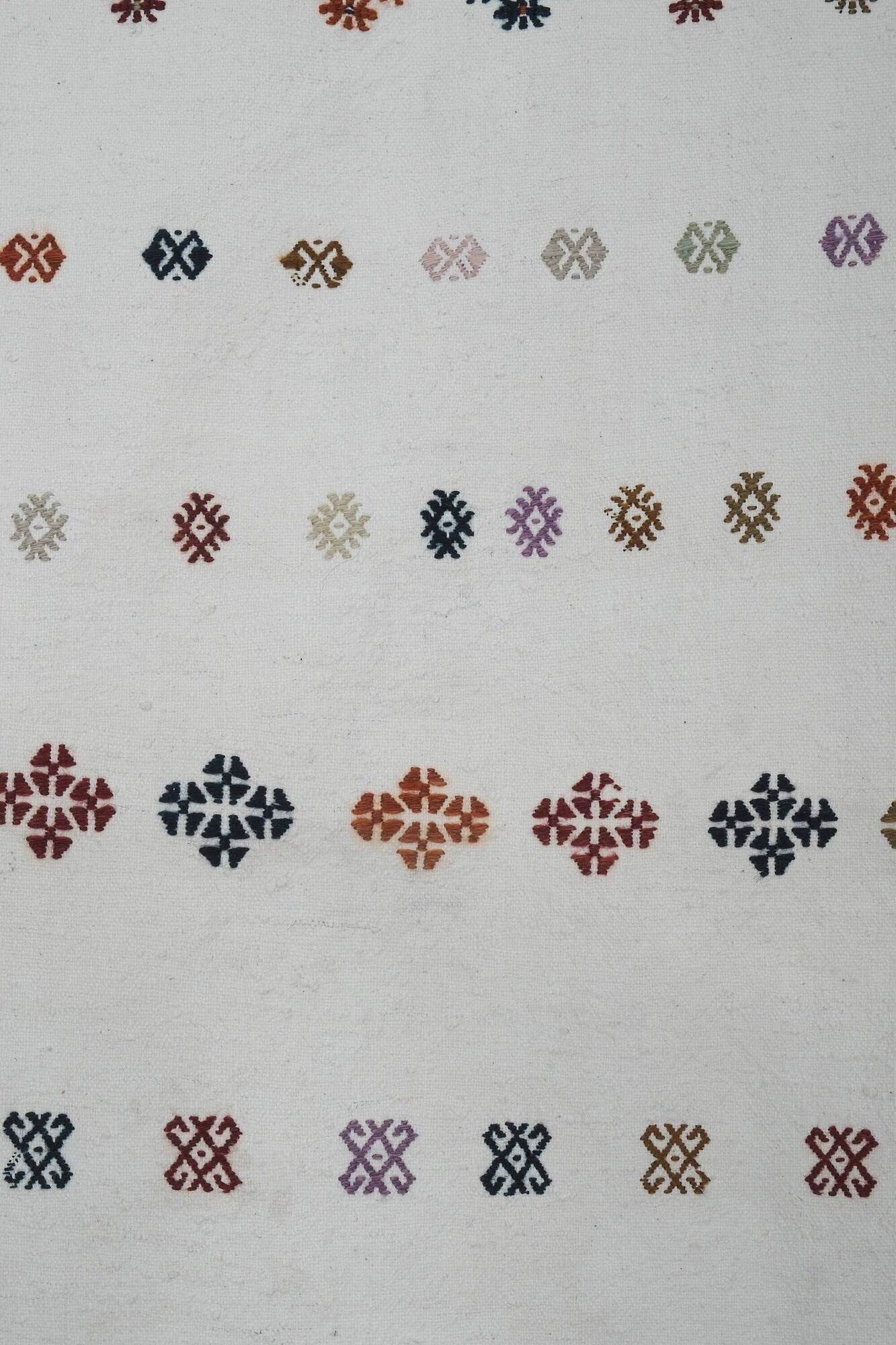 Textile brodé main vintage