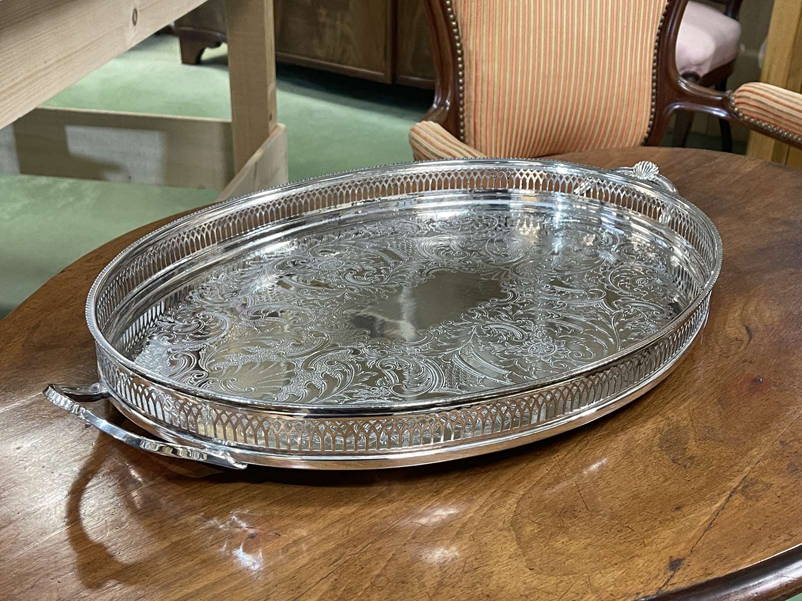 English silver metal top from the 1950s