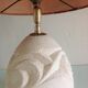 Lampe ovoïde en pierre sculptée et abat jour imprimé / vintage années 60-70