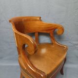Fauteuil de bureau garni de cuir début XIXe siècle,