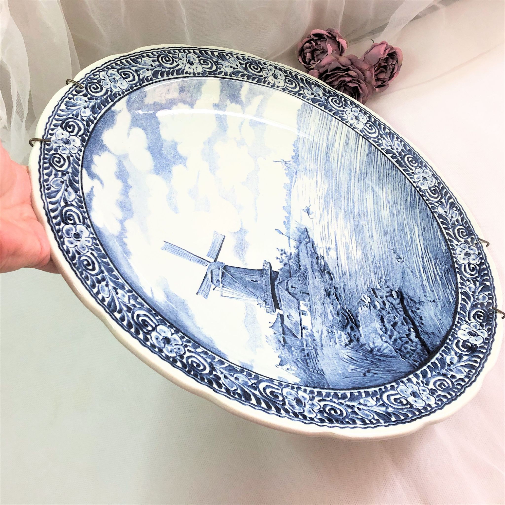 Hollow dish and wall hanger earthenware M.R.L Boch Delft's 39.5 cm