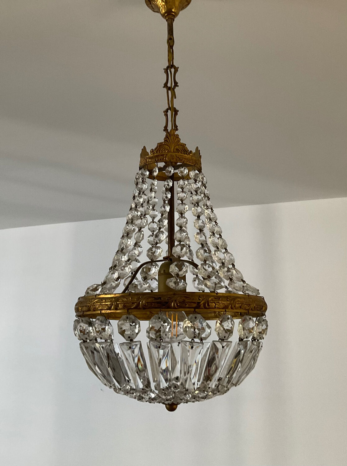 Balloon chandelier in bronze and pendants