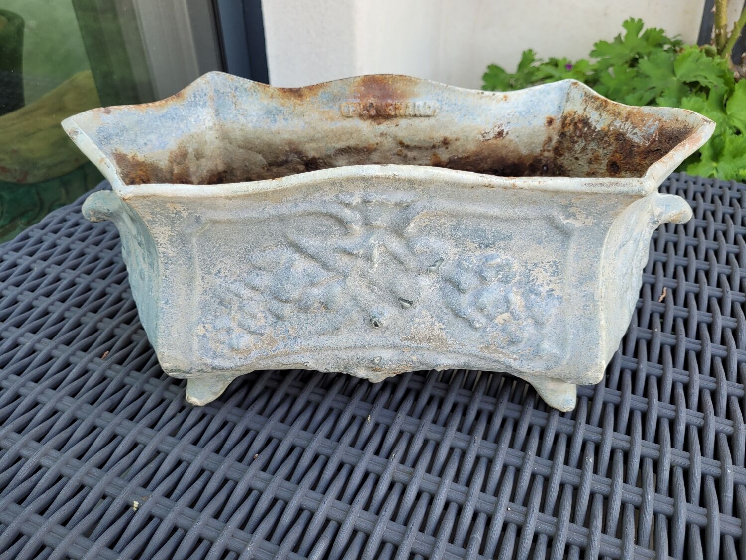 Cast iron planter