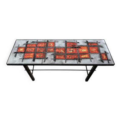 Table basse lave émaillée et métal laqué. France, années 70