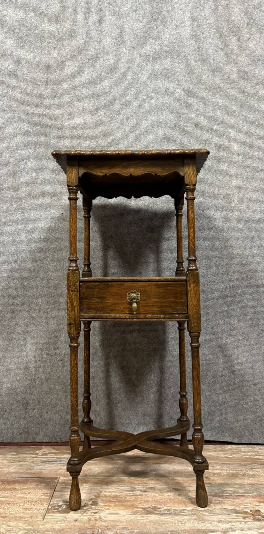 English Napoleon III period oak pedestal table circa 1880