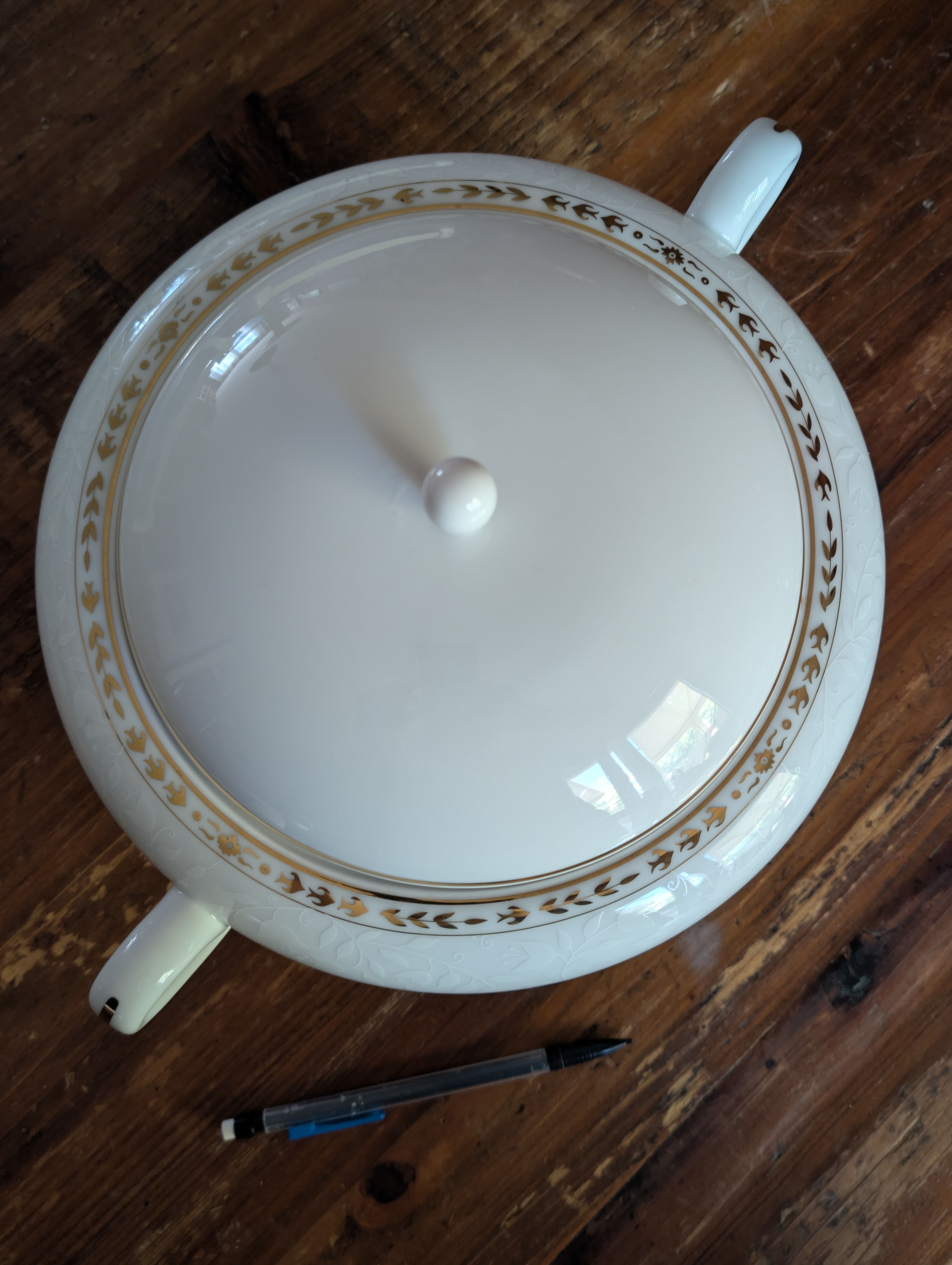 Soup tureen porcelain Guy Degrenne Lenassia collection