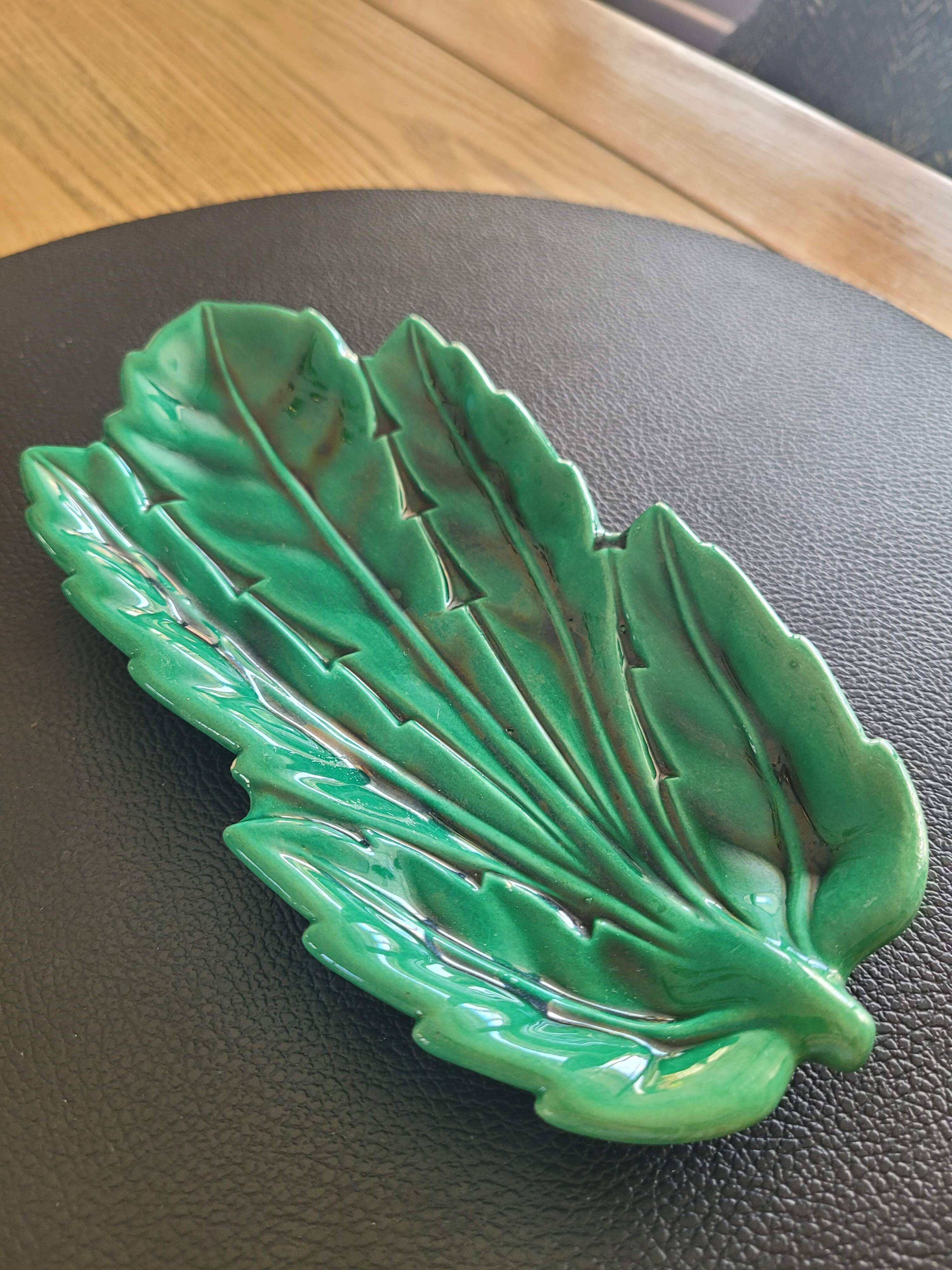 Green porcelain dandelion leaf bowl