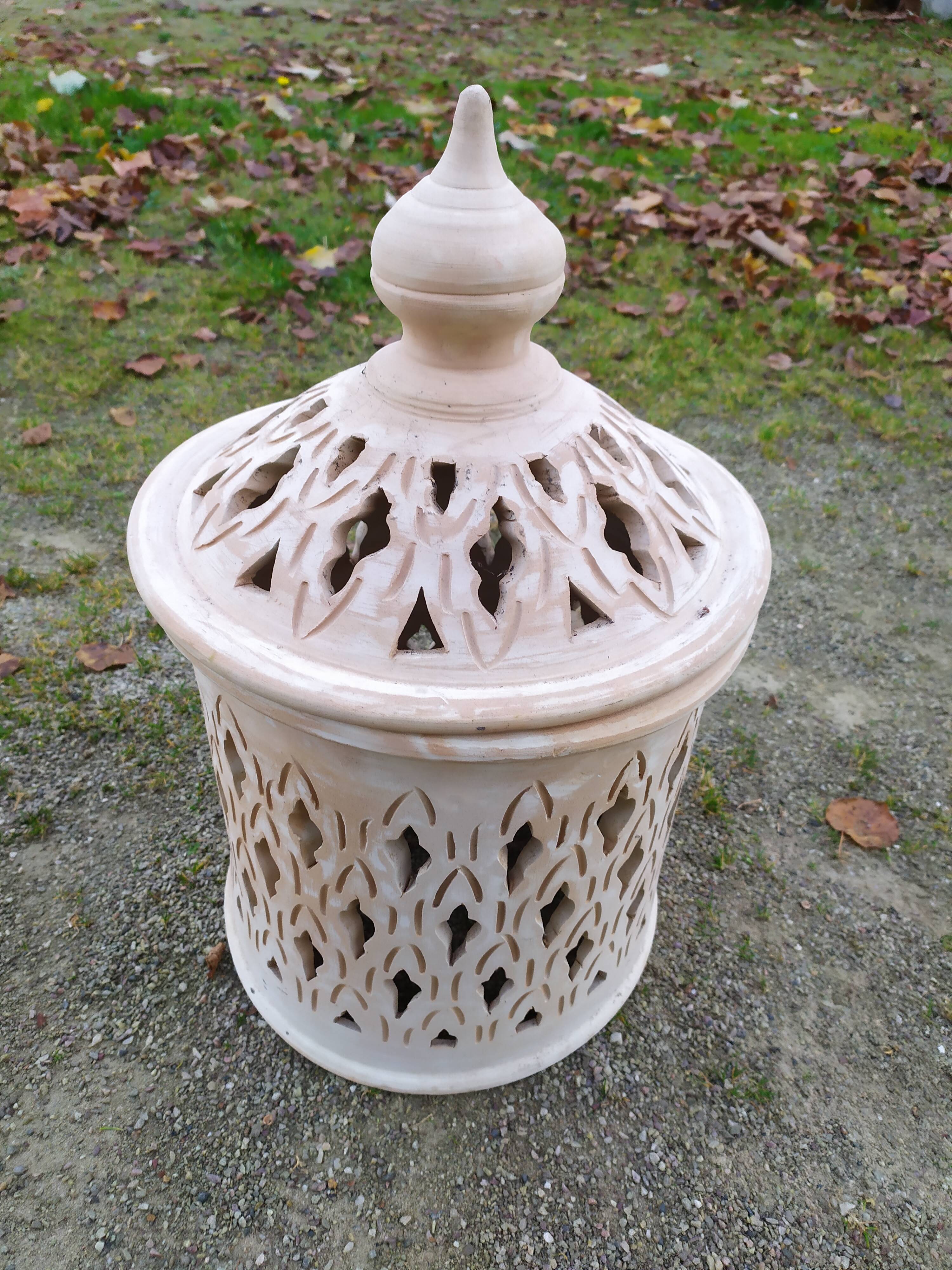 Poterie marocaine , lanterne , terre cuite