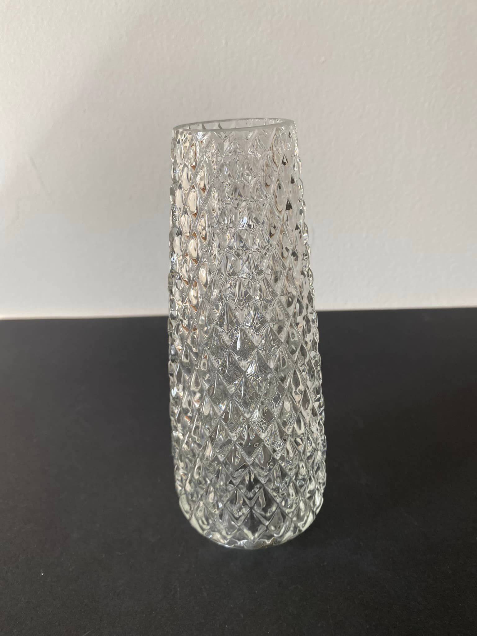 Worked transparent glass tulip (4 available)