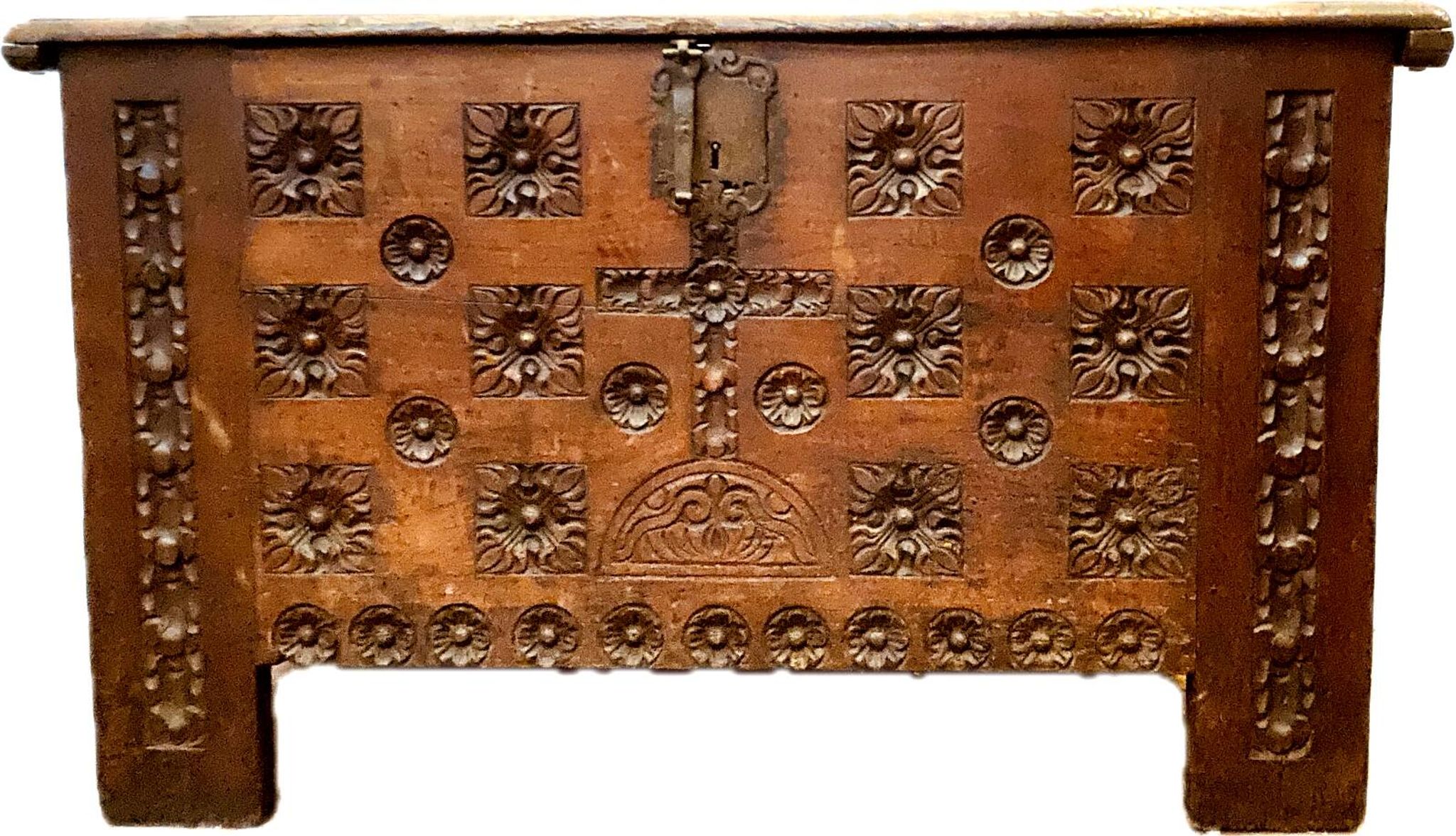 Antique Renaissance style chest in carved oak, 18th century