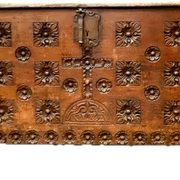 Antique Renaissance style chest in carved oak, 18th century