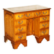 Bureau à deux caissons en bois de if frisé et cuir