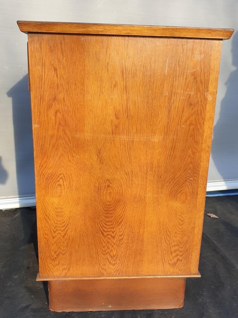 1950's store checkout counter with Bakelite mint