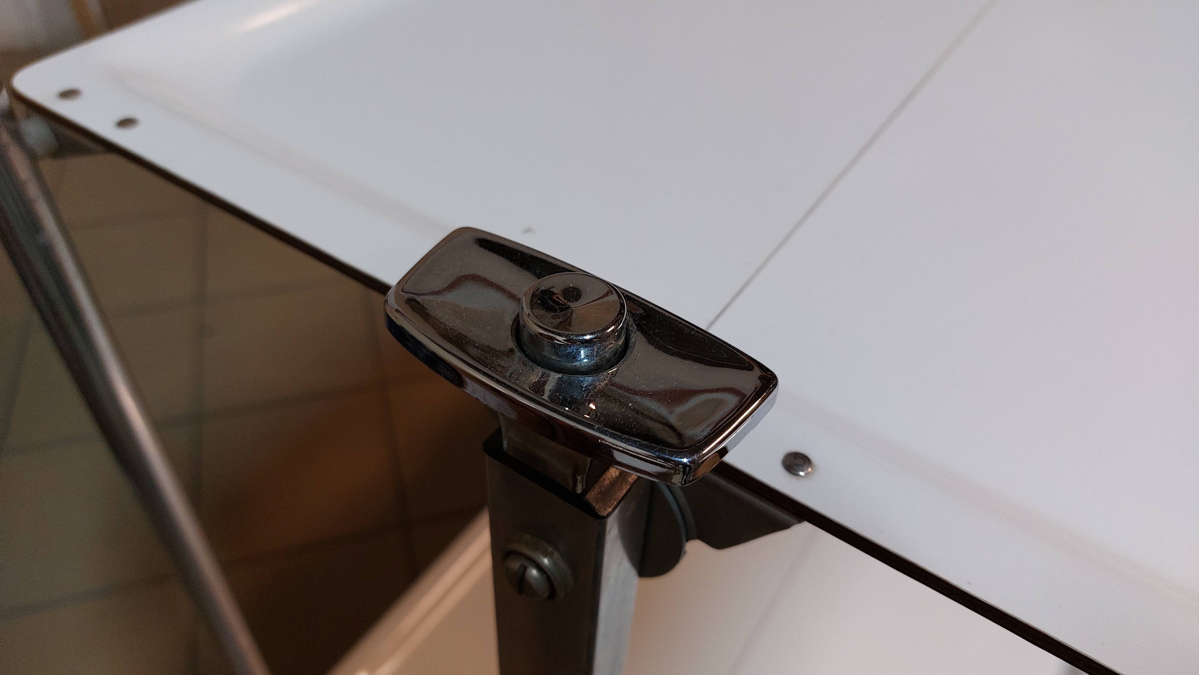 Folding tray with vintage wheels Textable in white formica