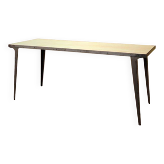 Belle table à manger / de travail