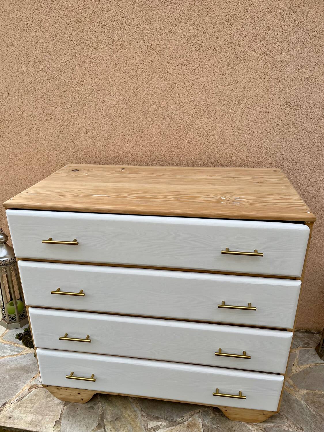 XXL vintage chest of drawers in solid fir, revamped in white and wood.