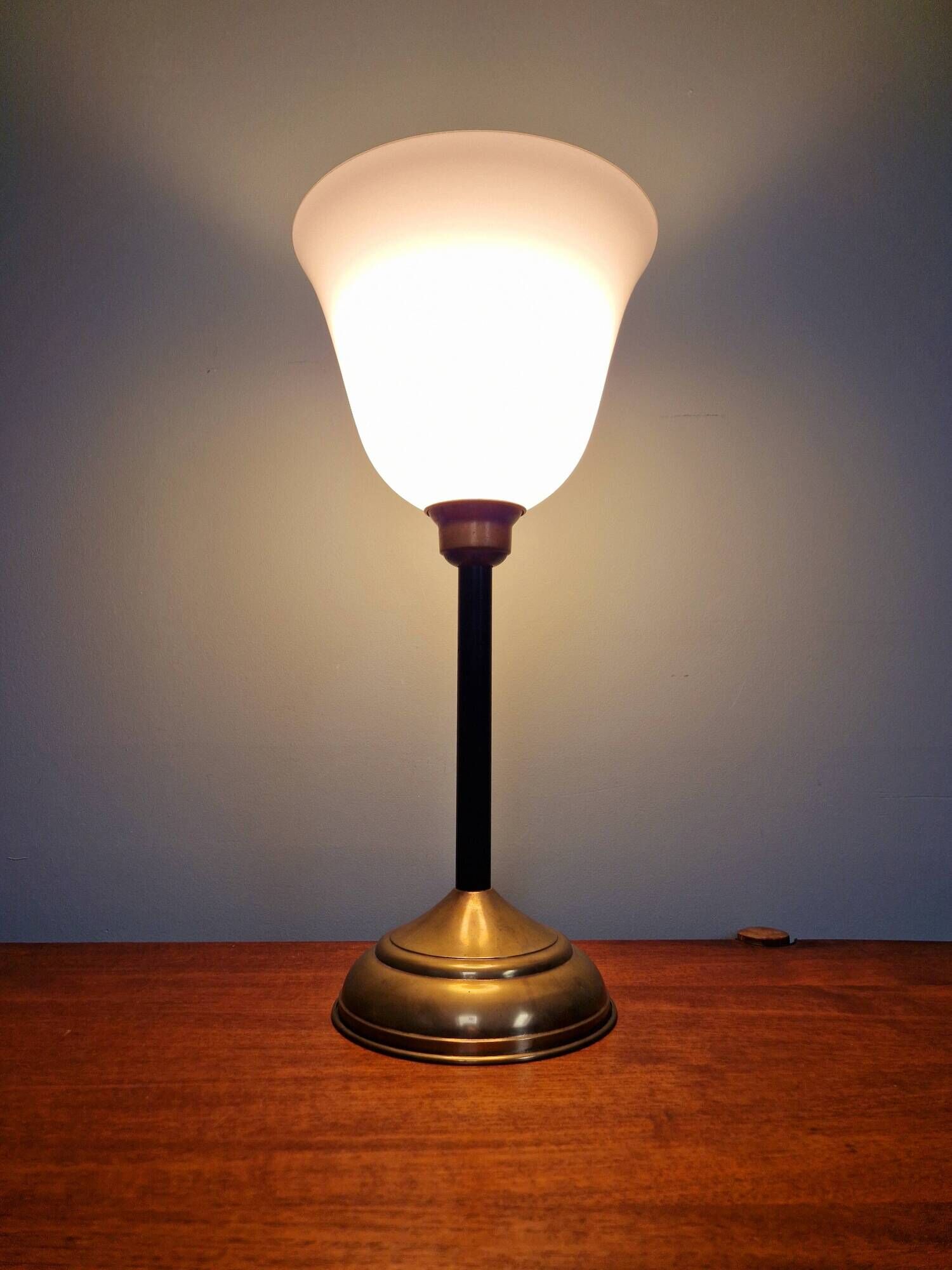 Large Art Deco table lamp, in brass and white opaline, 1920s-3