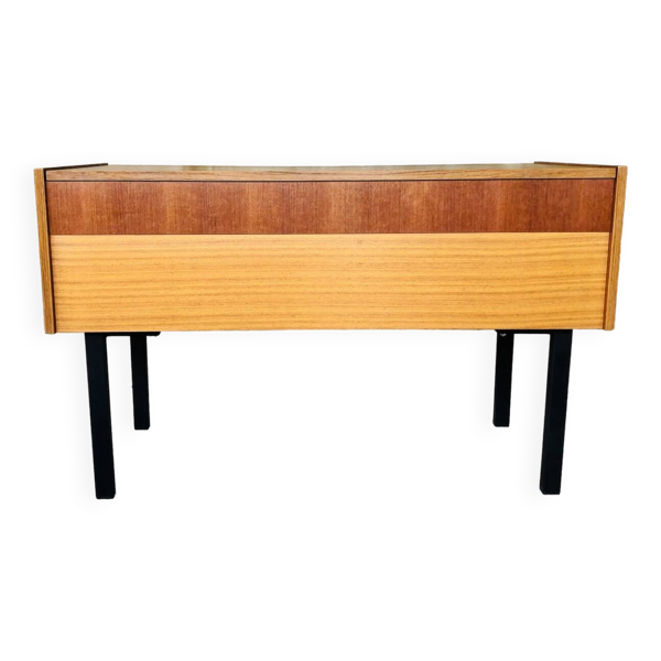 Meuble de rangement en teck pieds métal Circa 70’s